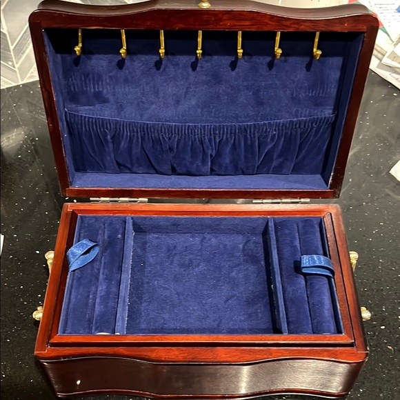 Elegant Wooden Jewelry Box - Picture 4 of 5